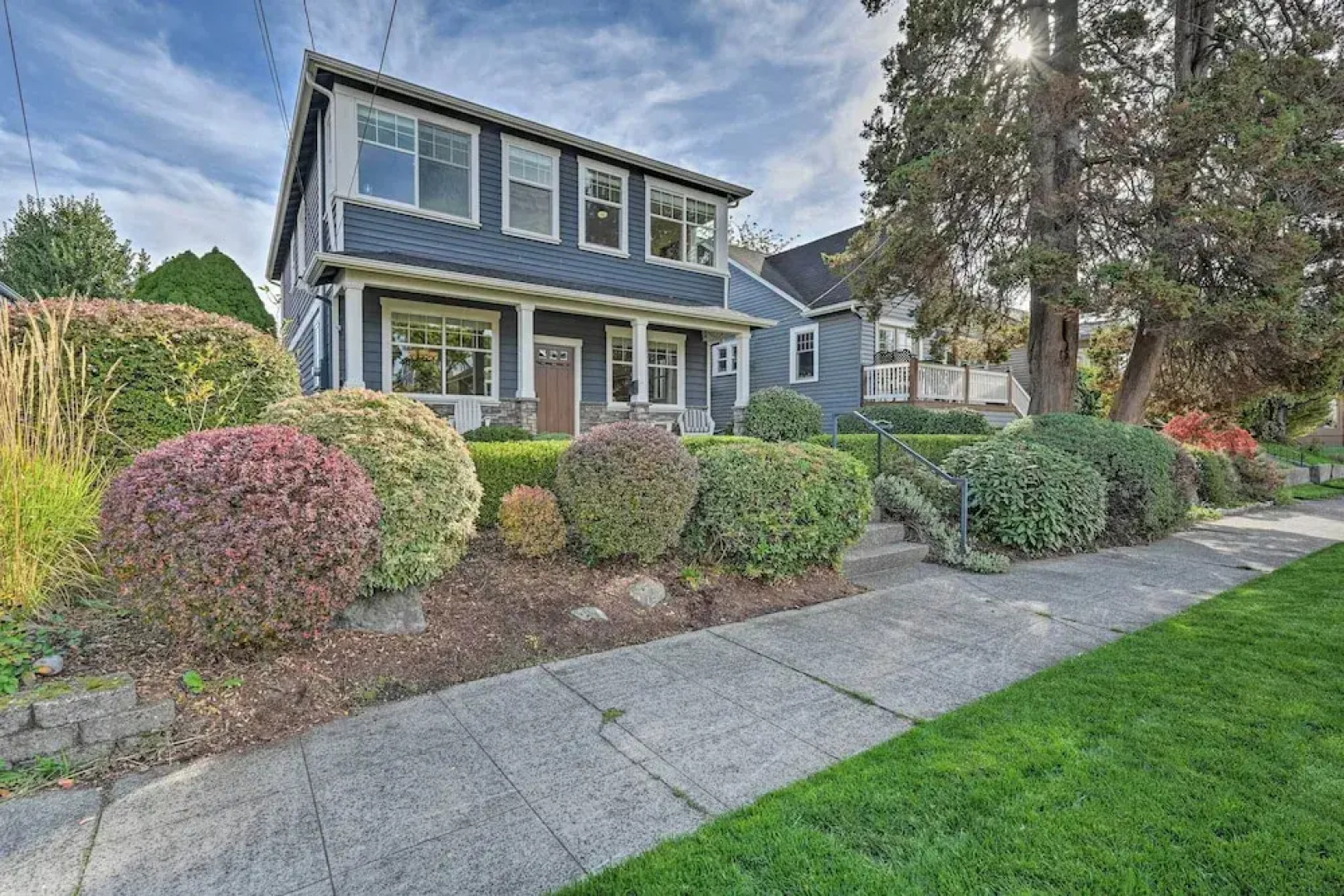 Sunny Seattle Home w/ Deck ~ 6 Mi to Downtown