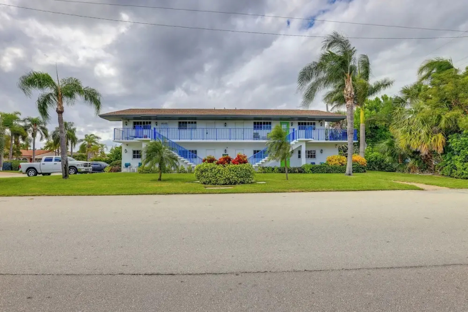 Upscale Condo - 2 Blocks to Riviera Beach!