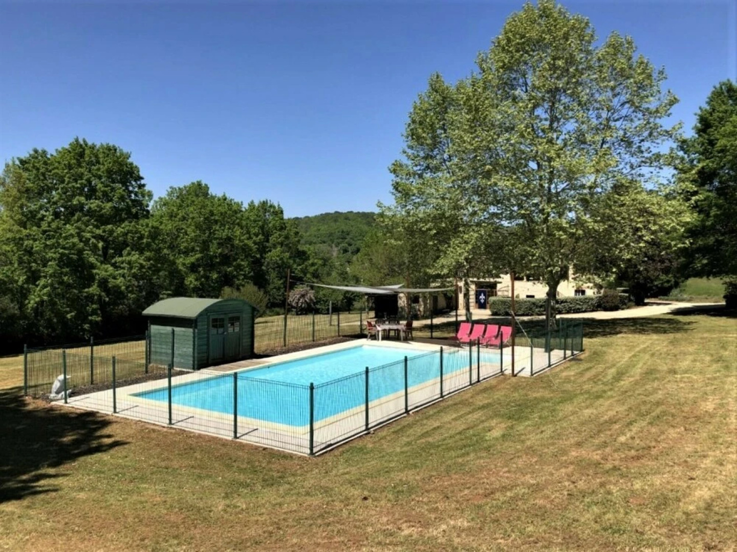 Spacious Villa In Puy Leveque With Swimming Pool