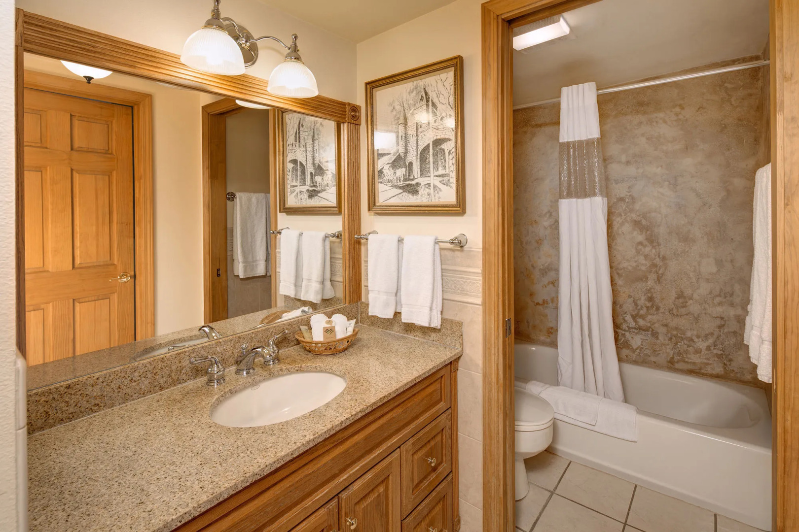 Aston Lakeland Village Beach & Mountain Resort