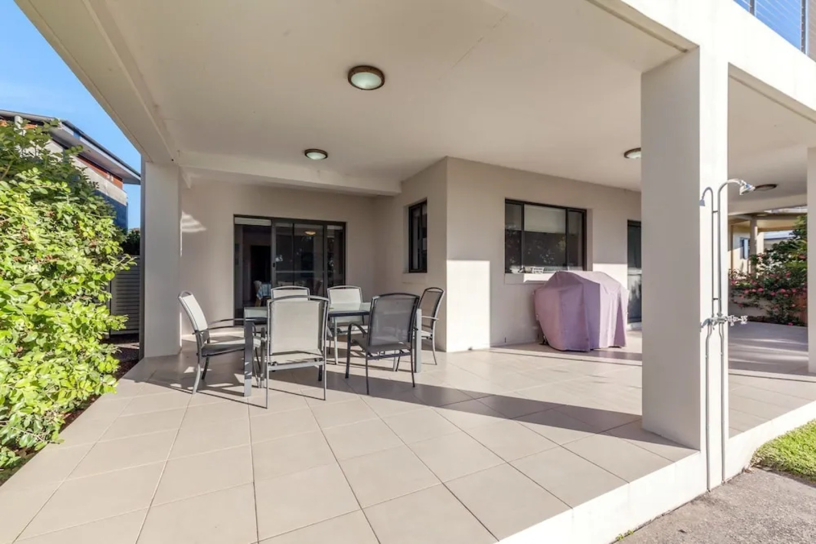 Beach House, Pacific Road, 1/20