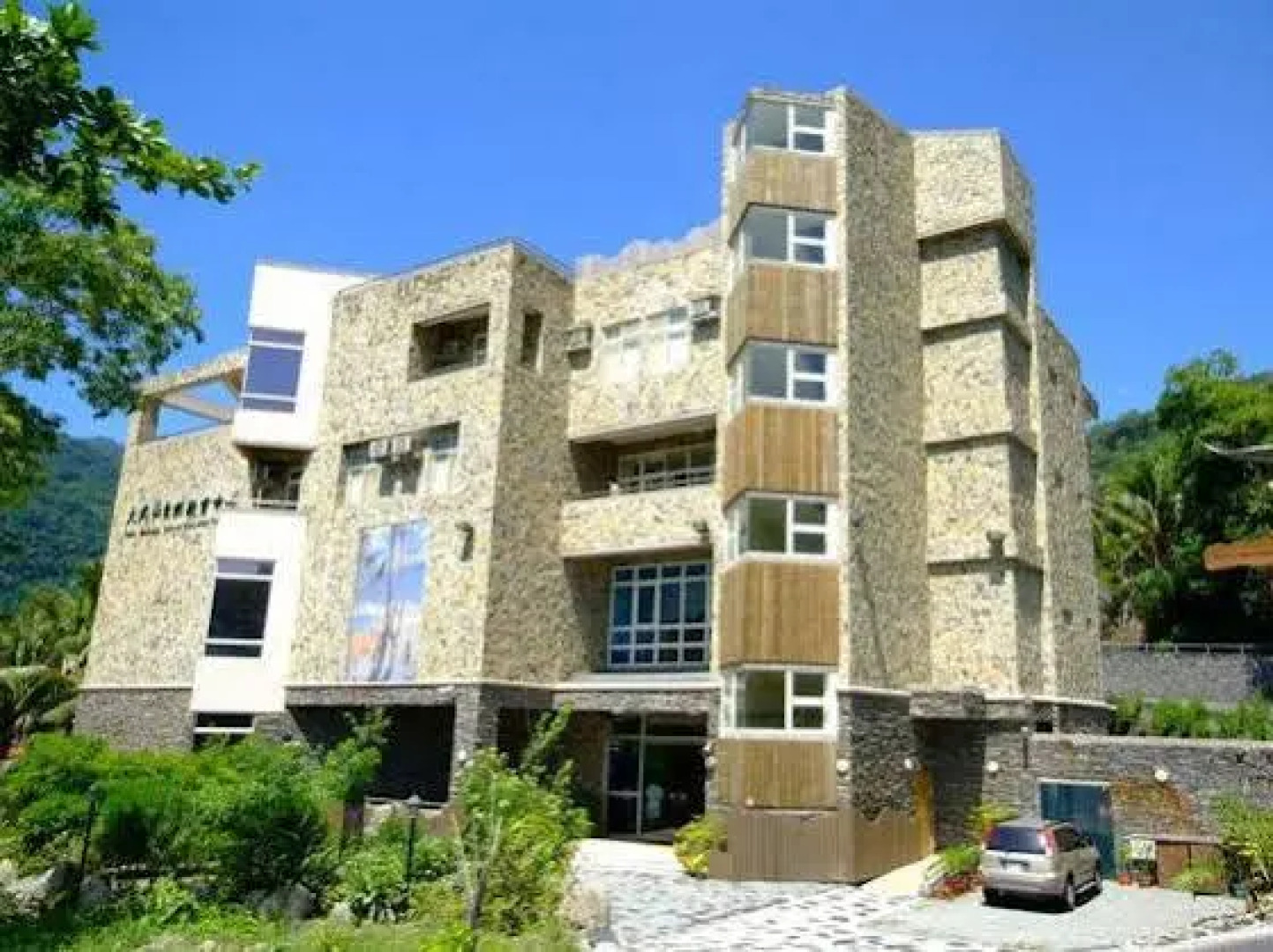 East Sun Spa Garden Hotel