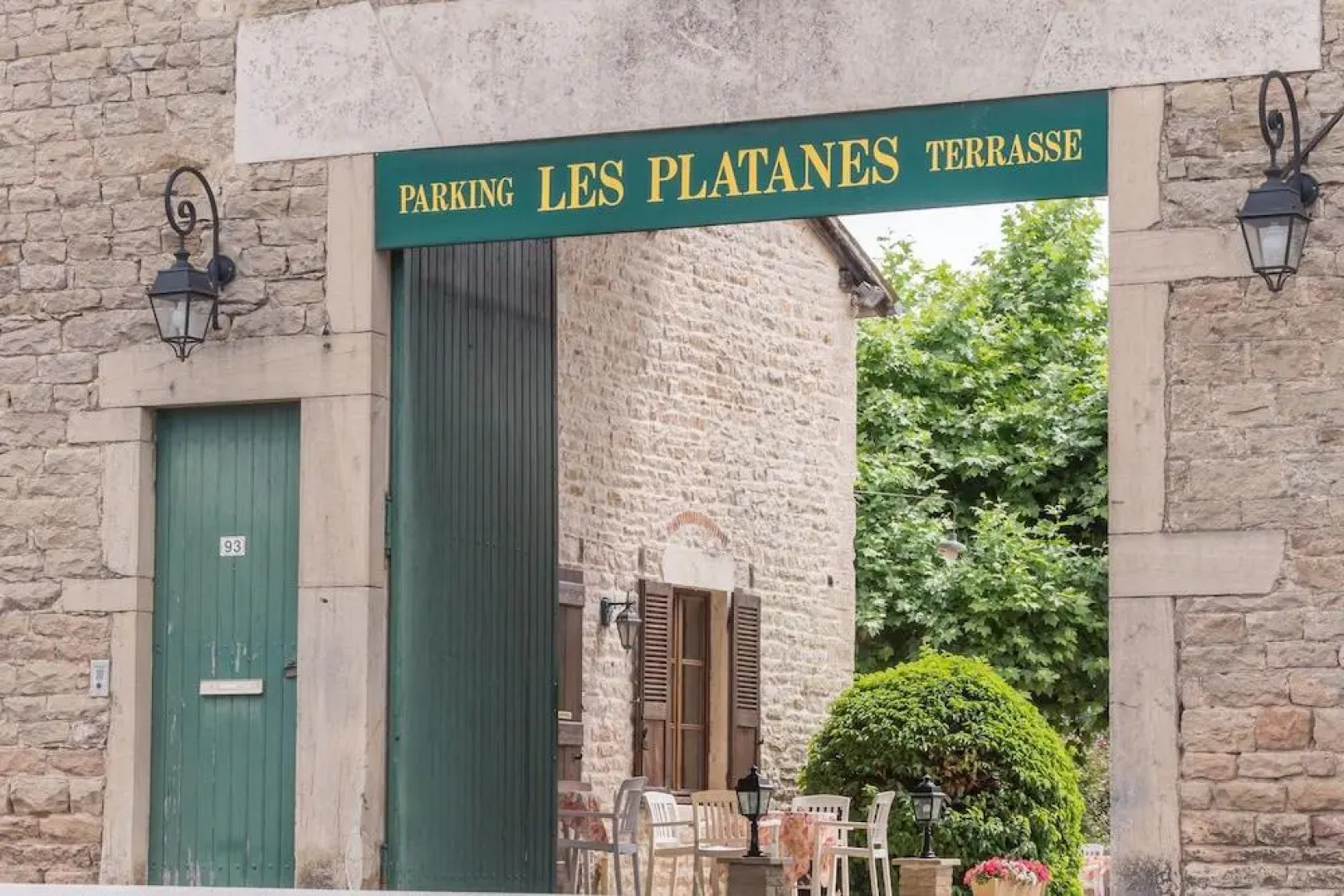 Logis Hôtel Les Platanes