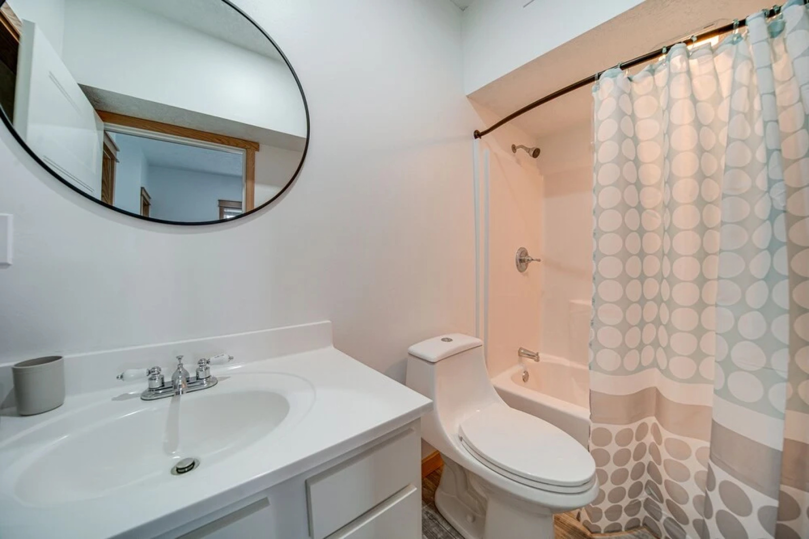 4 Mi to Lake: Golf-view Erie Condo w/ Porch