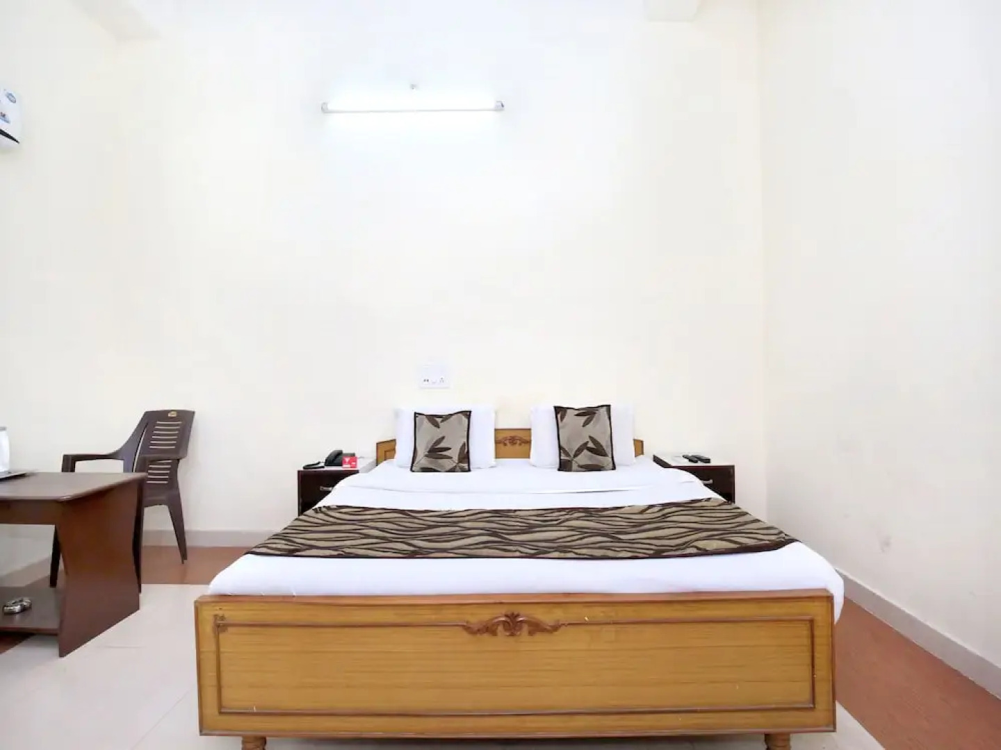 OYO 7609 Hotel Dolphin