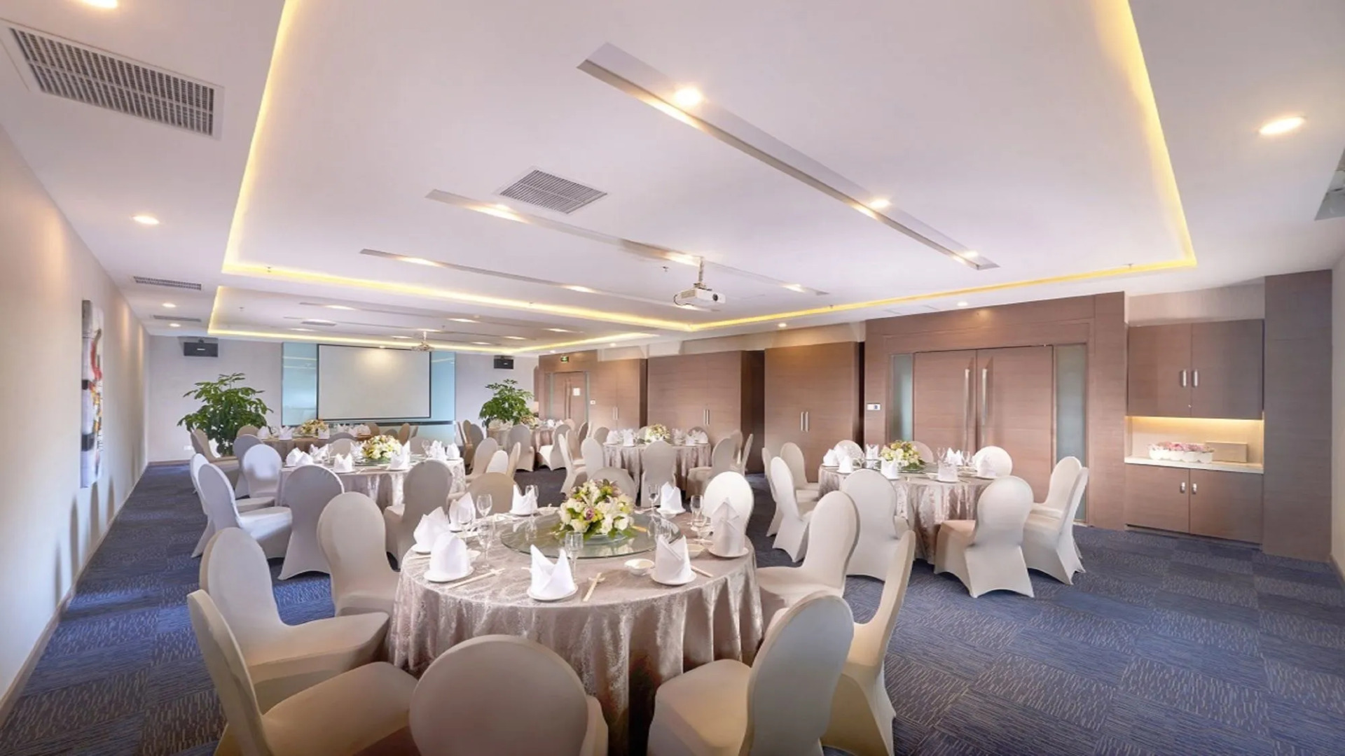 Holiday Inn Express Shenyang North Station by IHG