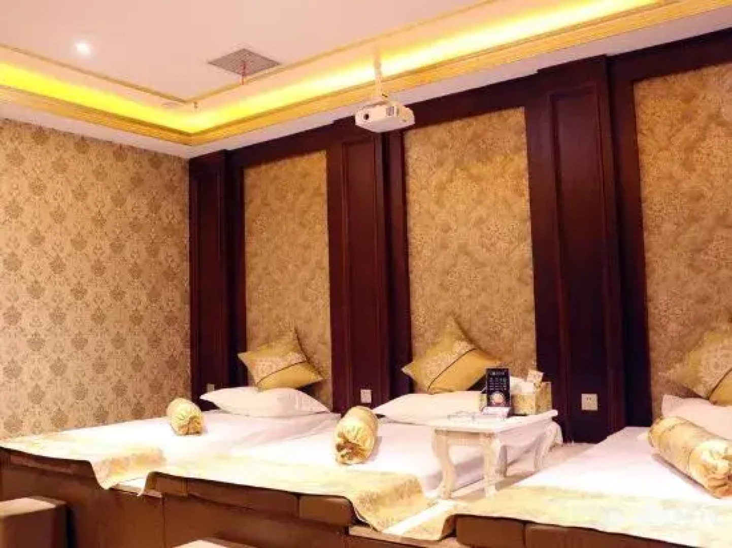 Jinshi Longmuwan Hot Spring Hotel