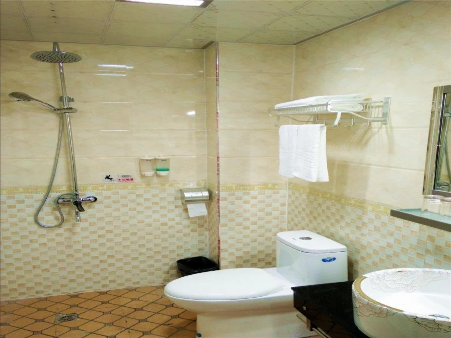 Guilin Yangshuo Jingying Huanle Village Holiday Inn