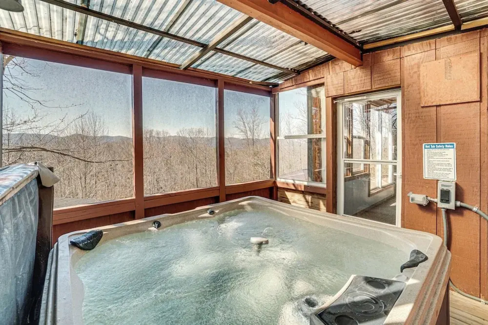 Pool, Hot Tub & Mountain Views: Cleveland Cabin
