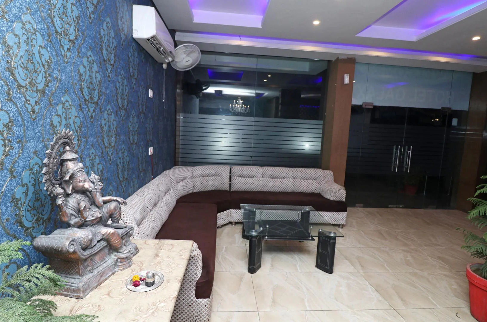 OYO 1988 Hotel Galaxy