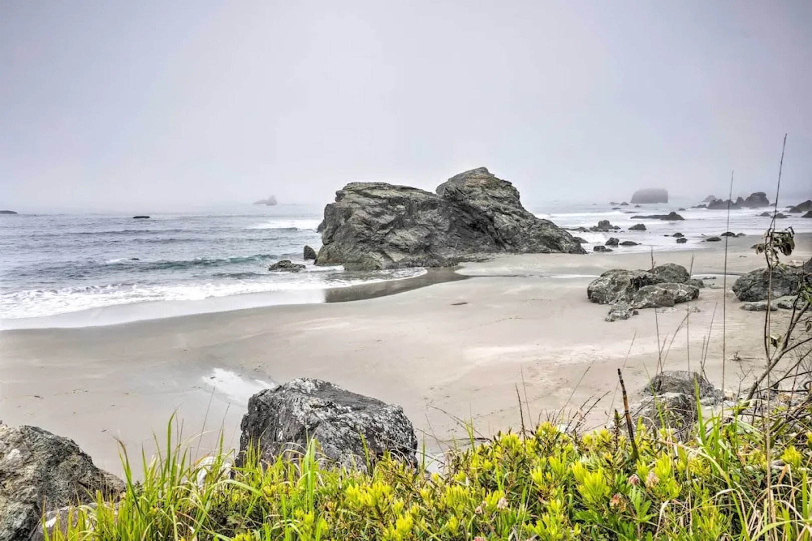 Serenity By The Sea - Chic Oceanfront Home w/ Deck