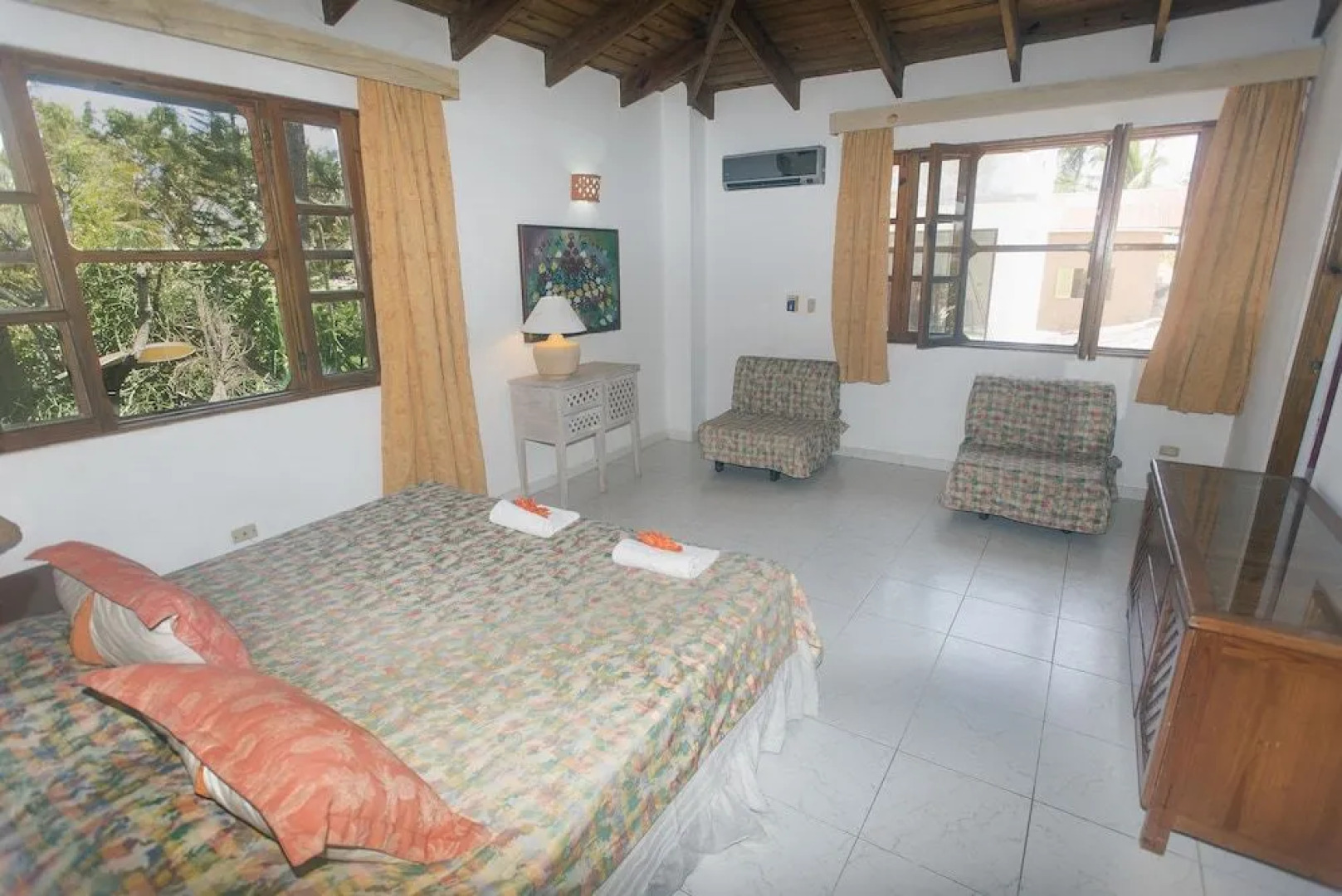 Отель Plaza Lusitania