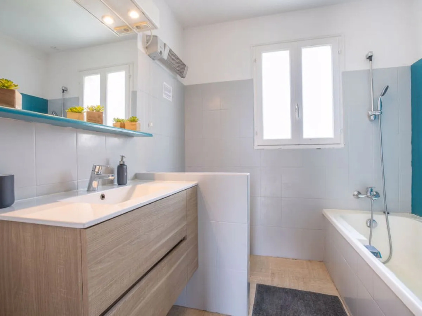 Chez Brigitte (PLC201)