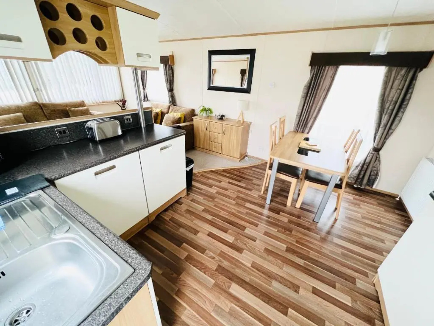 Luxury 2 Bedroom Caravan LG39, Shanklin, Isle of Wight