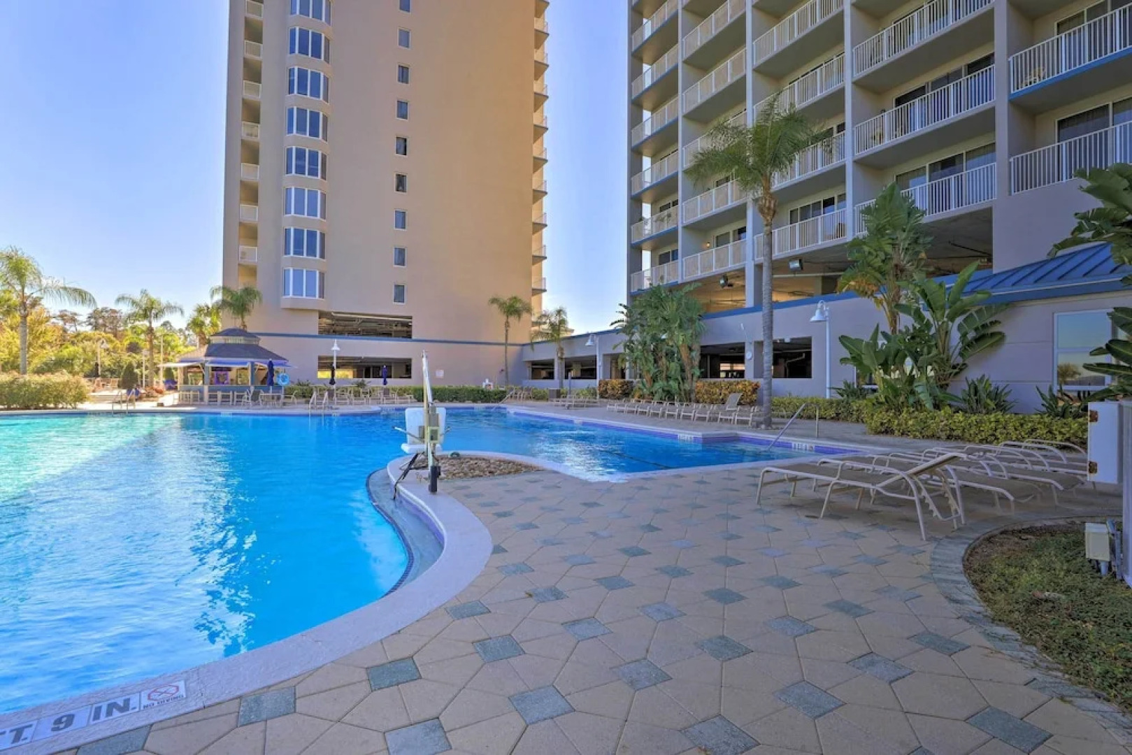 1 Mi to Disney: Lakefront Condo w/ Pool Access!