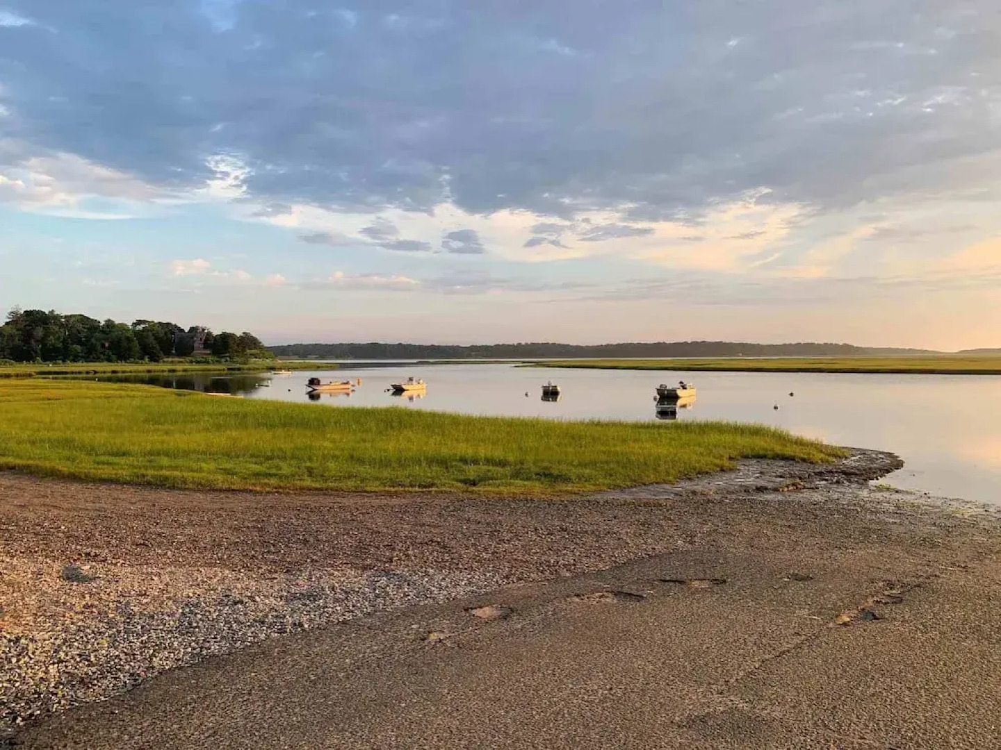 Endless Dunes, A Modern Motel