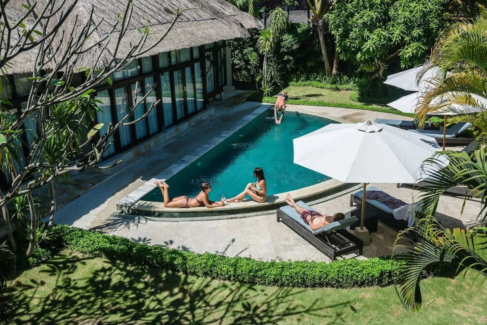 Wave House - Surf Camp