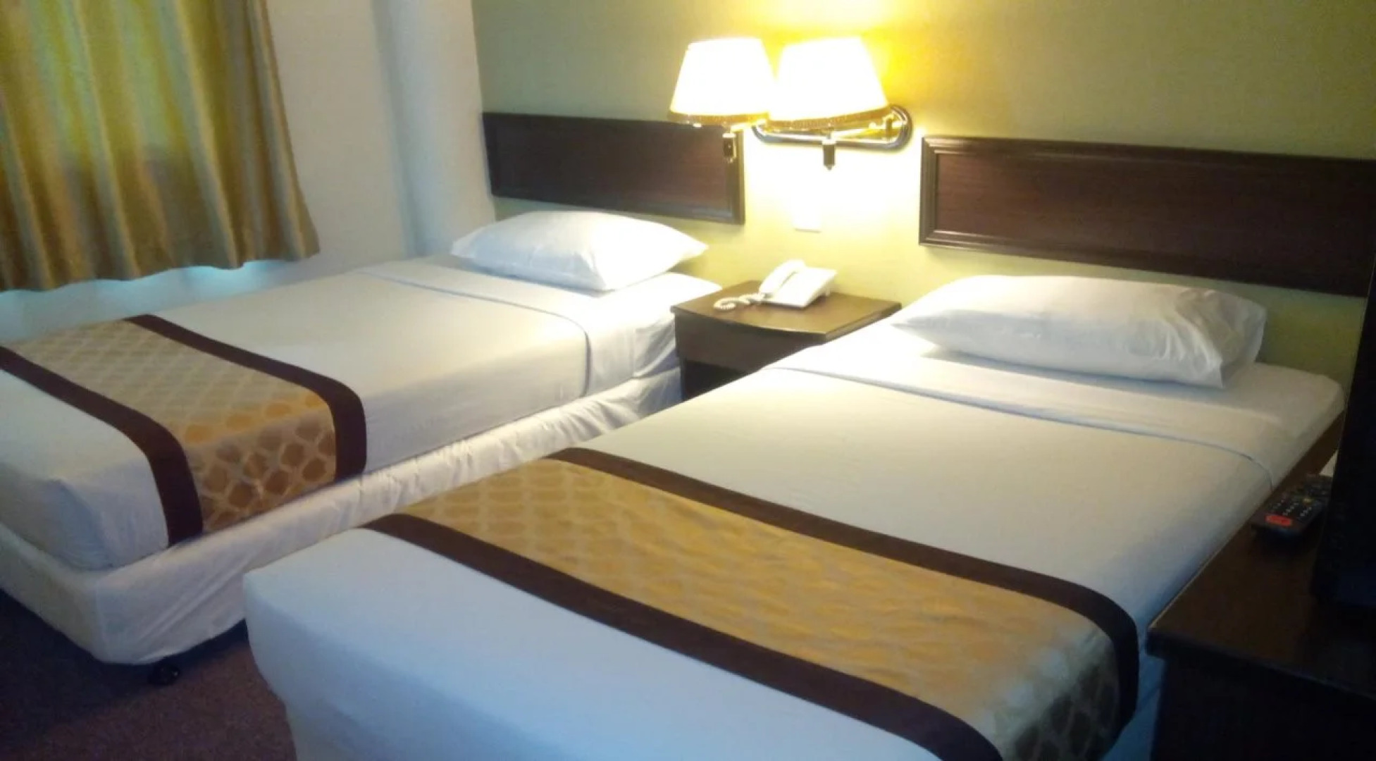 Golden Lake Garden Hotel