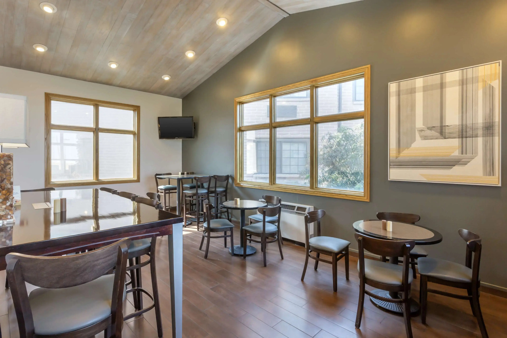 Best Western Plus Cottontree Inn