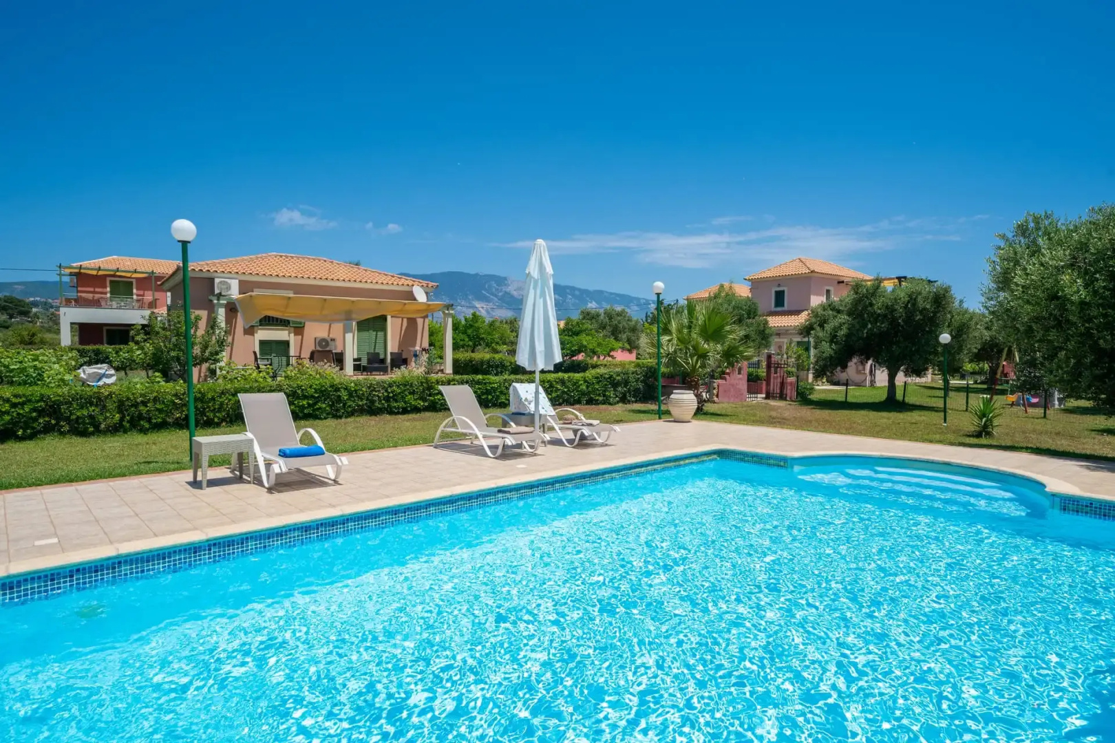 Monambeles Villas