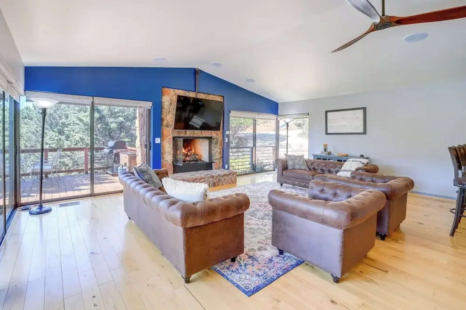 Hot Tub, Fire Pit & Deck: Chic Arizona Retreat