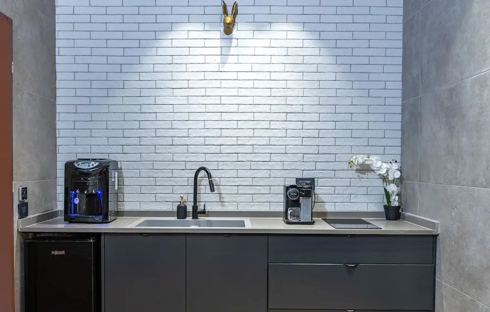 Naomi Boutique Suites