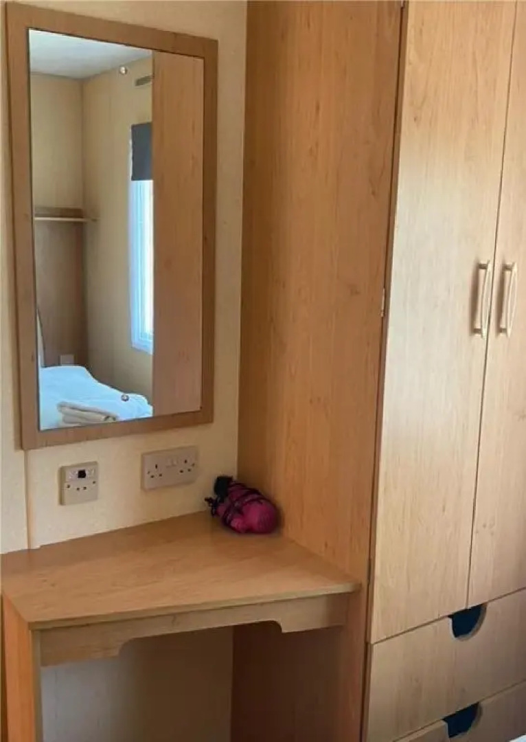 3-bed cosy home with fireplace, sleeps 4, 50 deposit required, self-catering