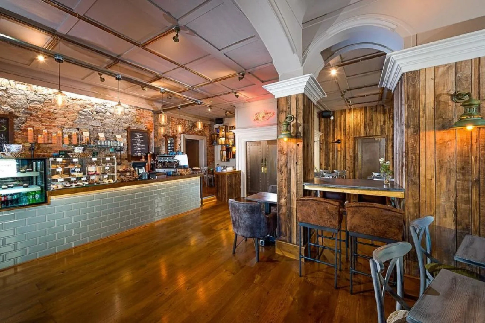 Queens Hotel and Nightclub