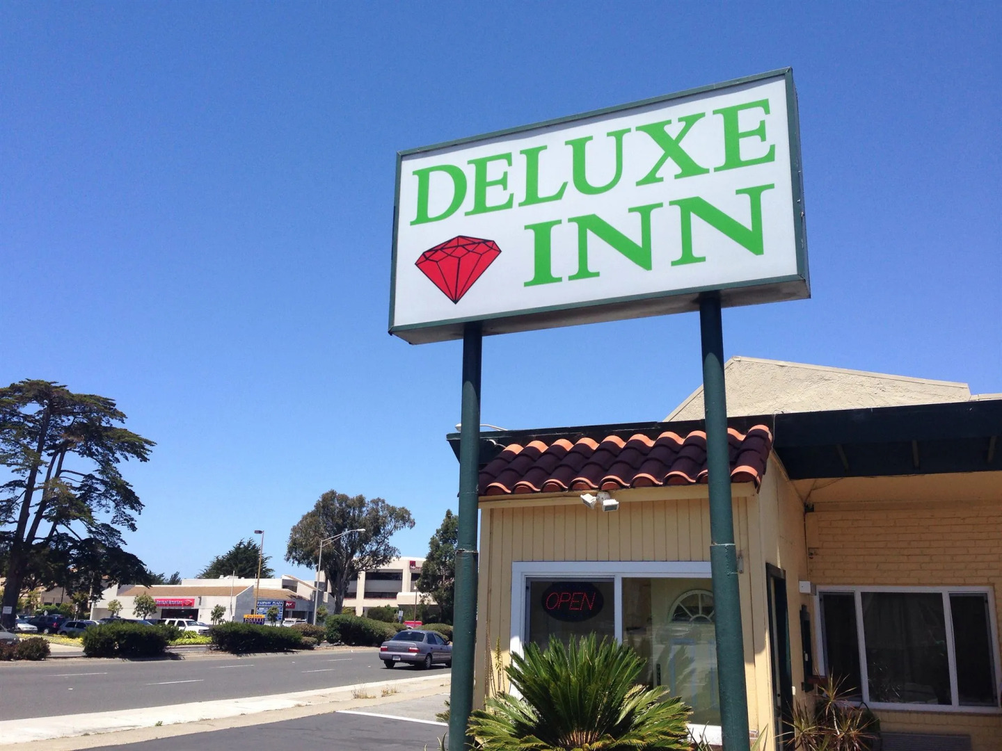Deluxe Inn