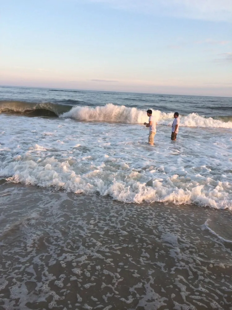 Brushwood House by Smith Point Beach