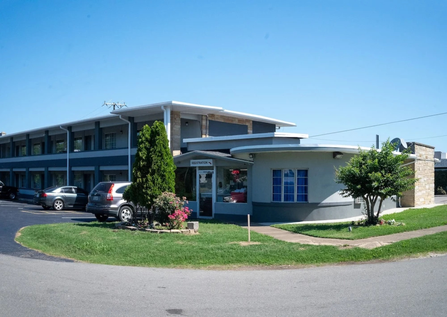 Riverside Inn and Suites