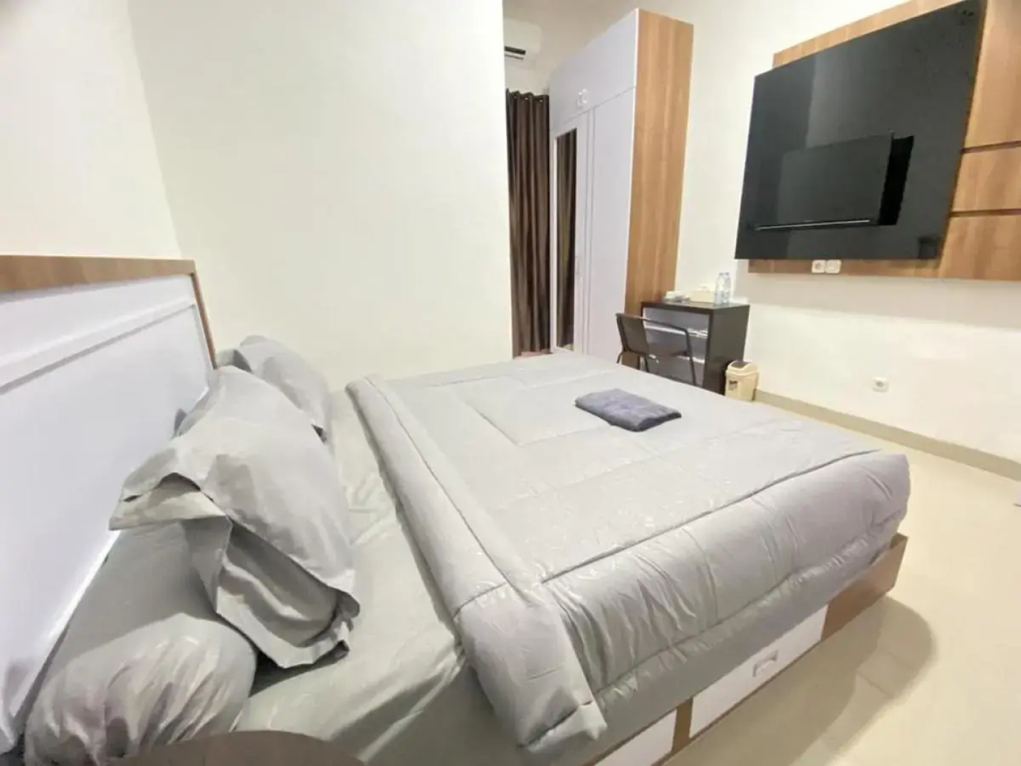 MJ Guest House Pusat Kota Malili Mitra RedDoorz