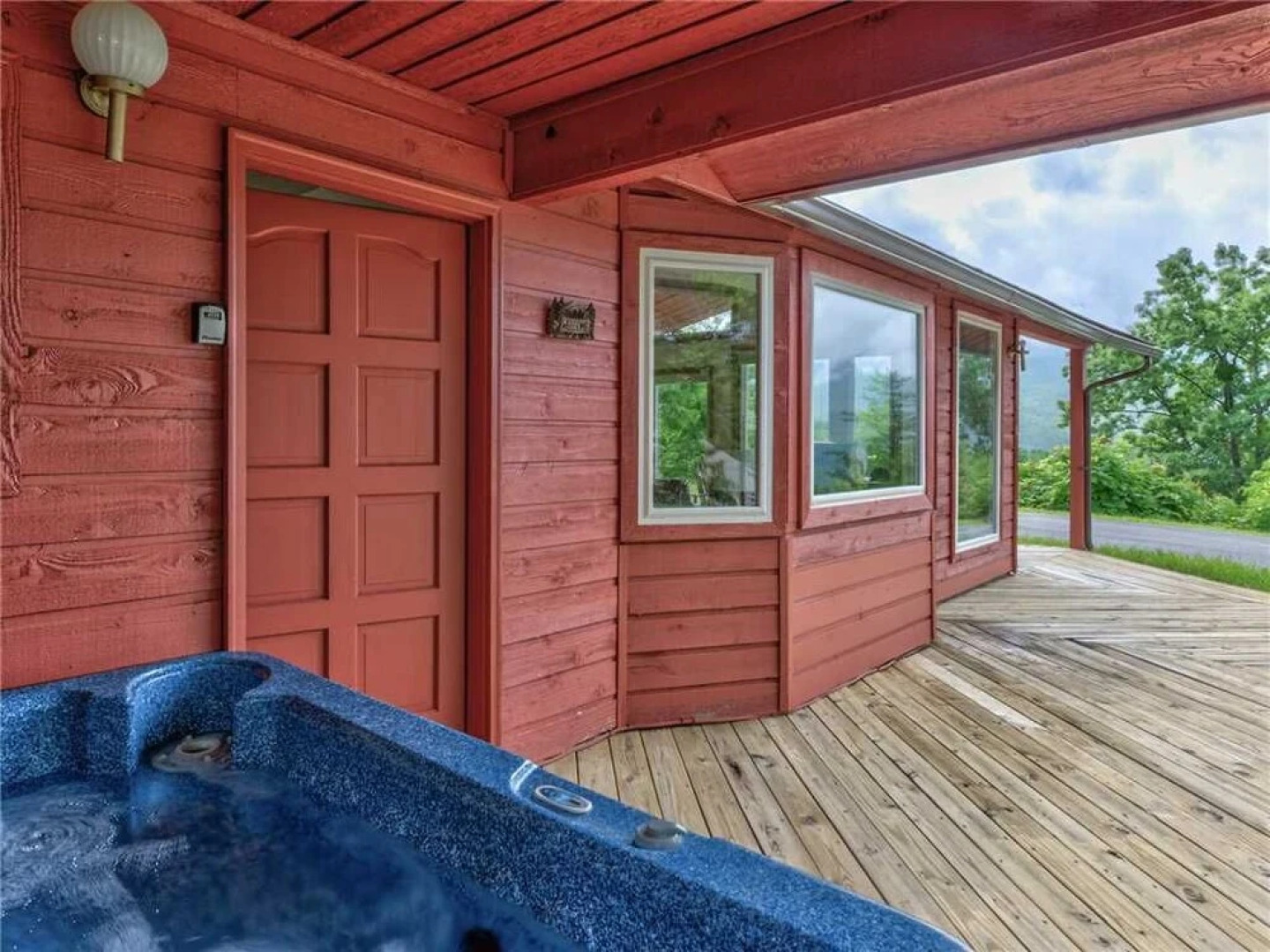 High Cotton 3 Bedroom Home with Hot Tub