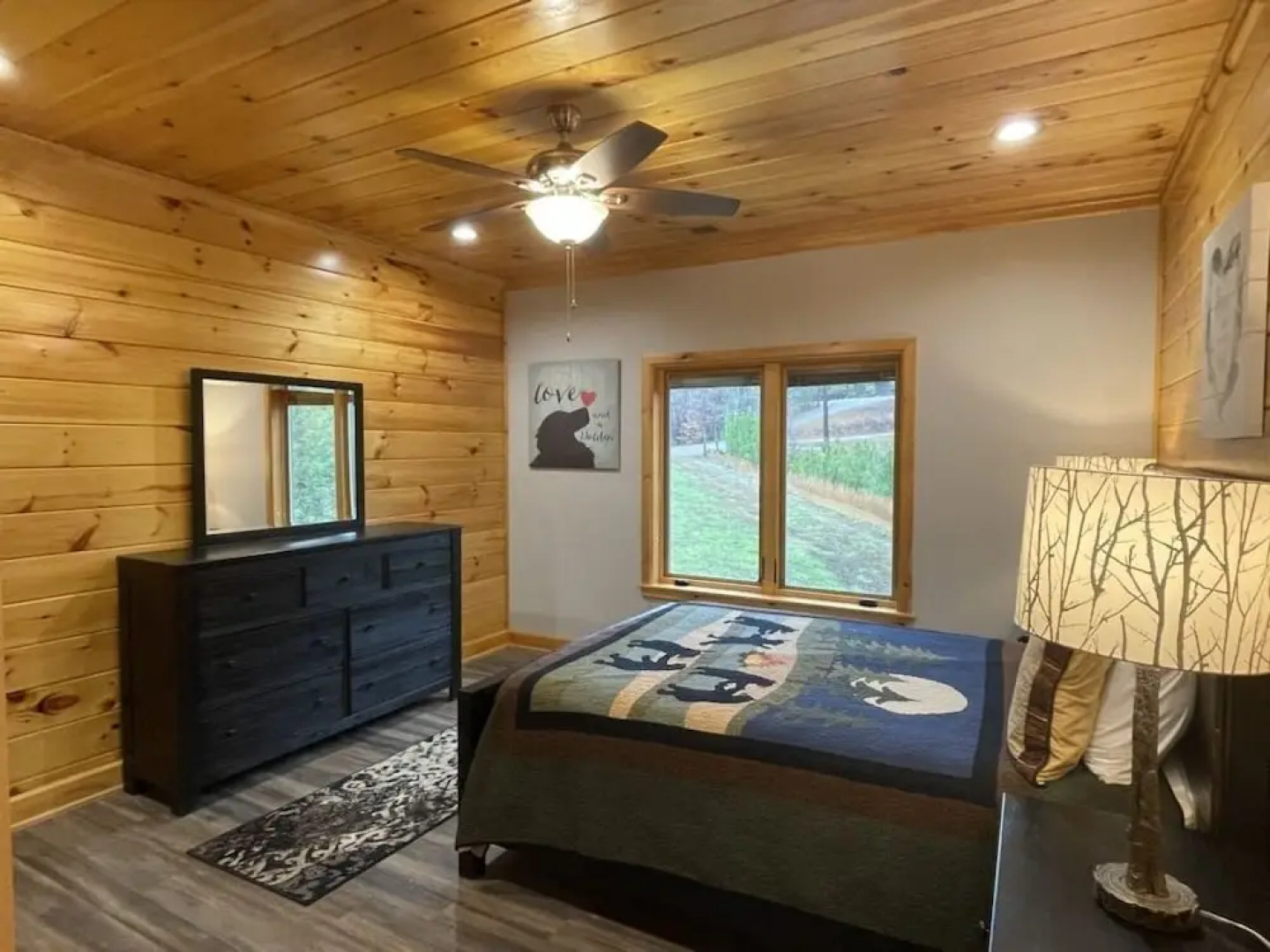 Nature lovers dream! Steps from fishing plus 140 acres of hiking! 4 Bedroom Home by RedAwning