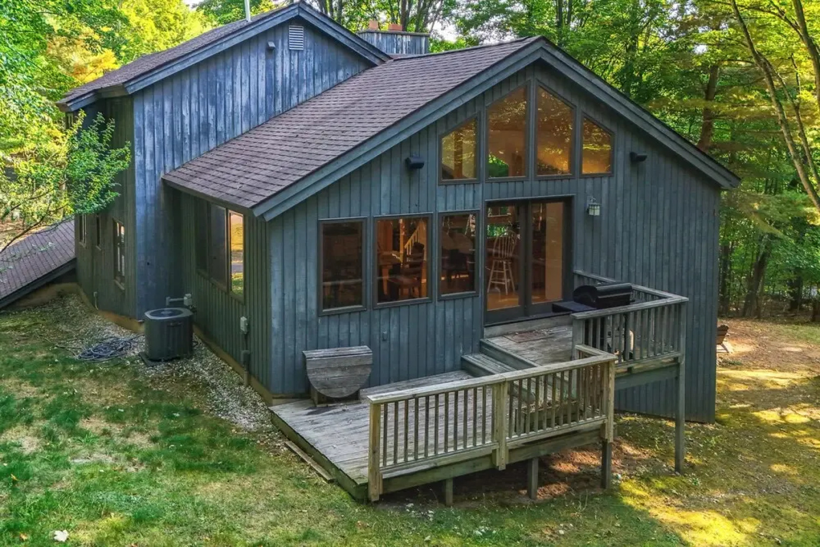 Soaking Tub & Fire Pit! Home Near Dtwn Suttons Bay