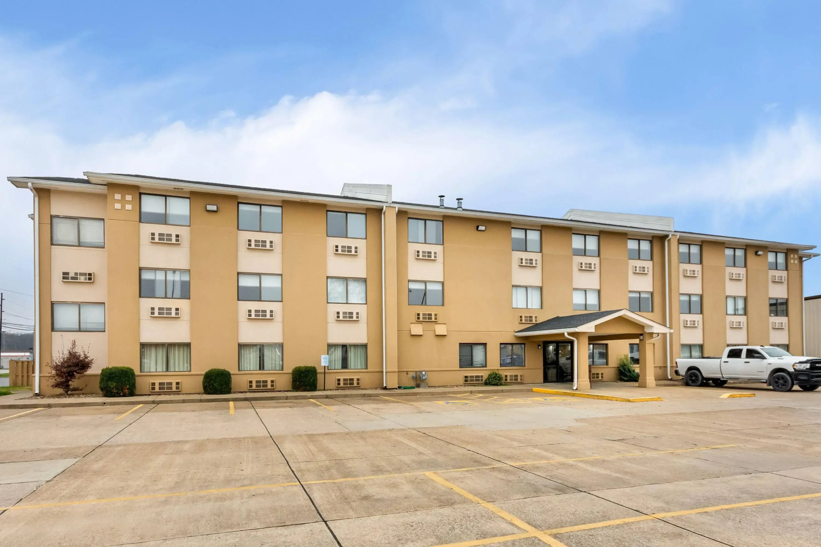 Super 8 by Wyndham Evansville East