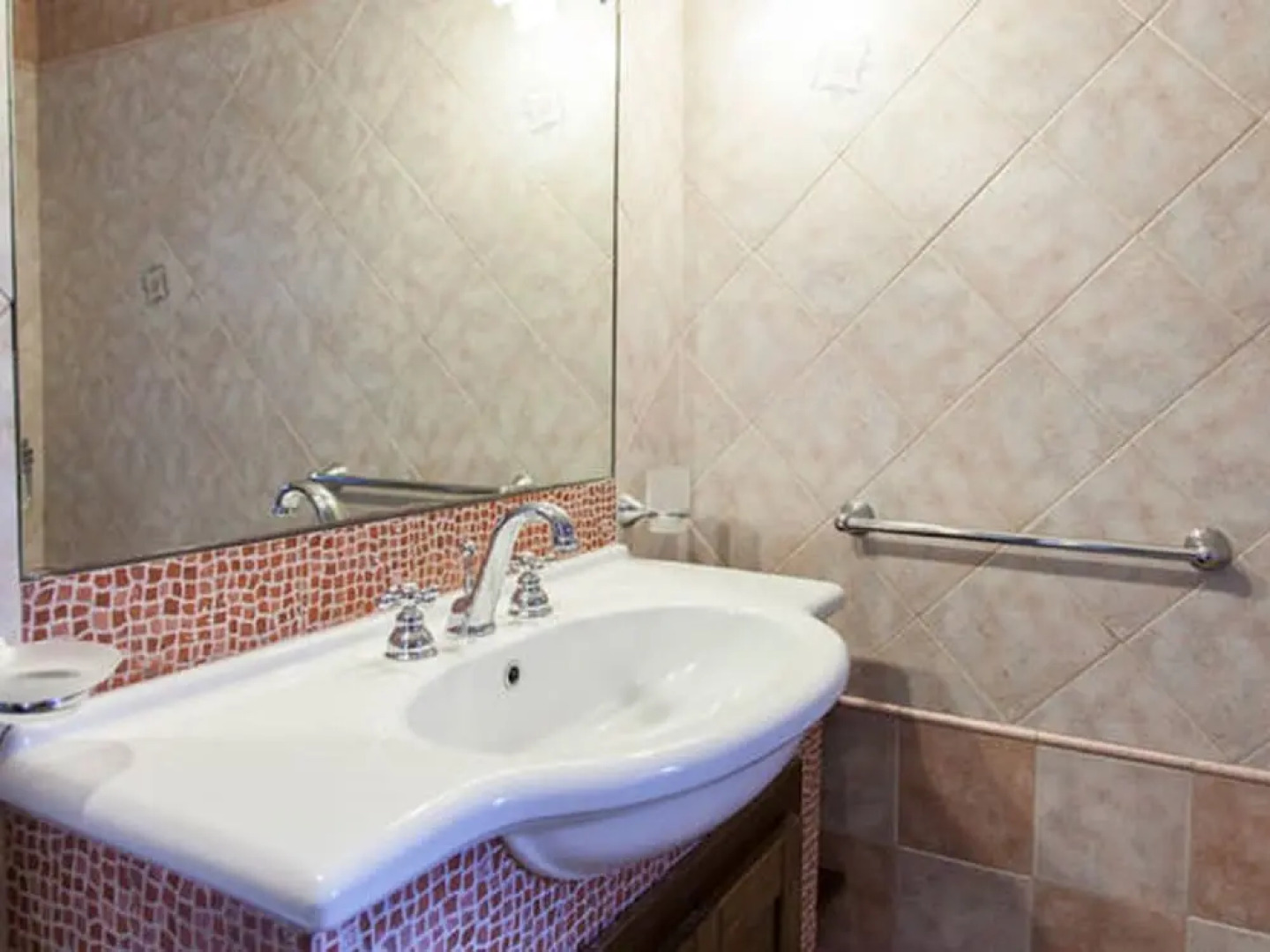 Secluded Holiday Home in Matino With Swimming Pool