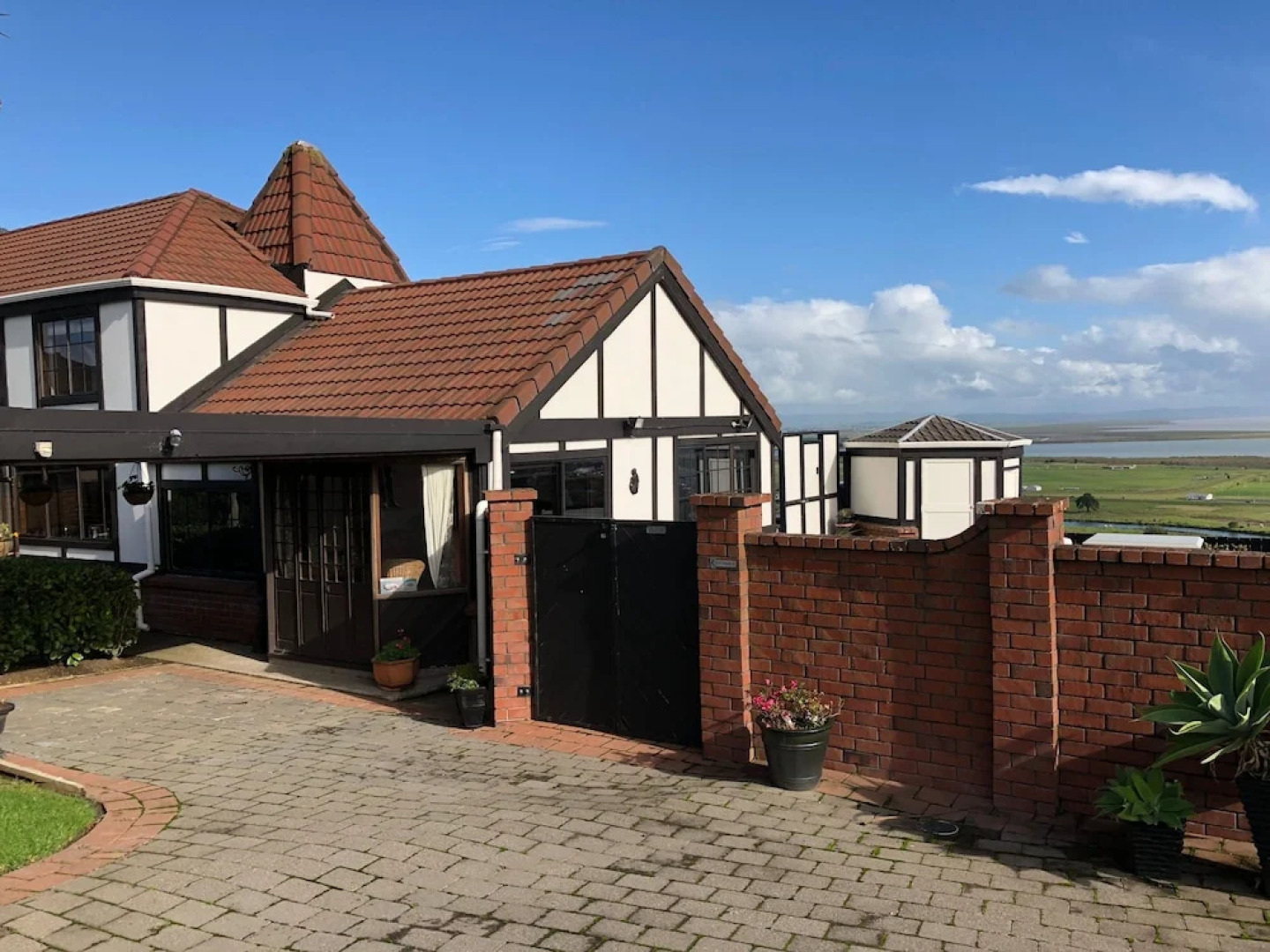 Chartre' Manor Bed & Breakfast