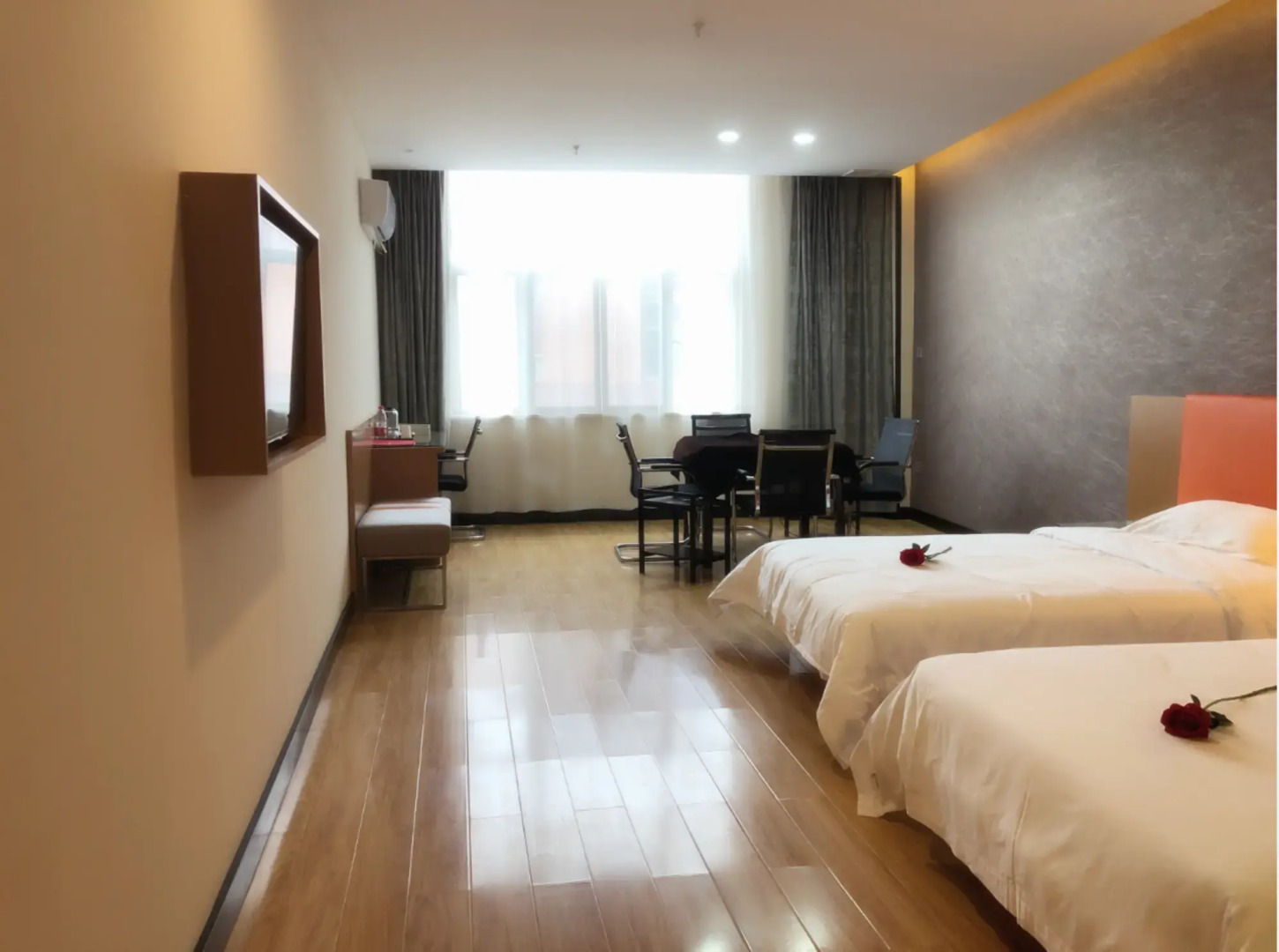 7 Days Premium Qianjiang Railway Station Longxiacheng