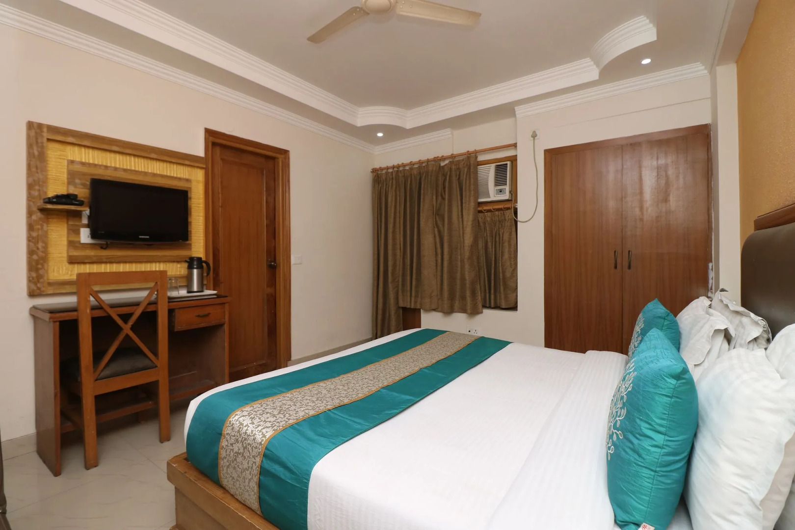 OYO 9978 Hotel Calista