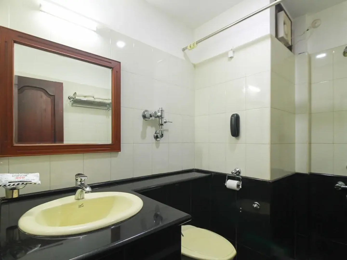 OYO 28567 Krishna Holiday Village