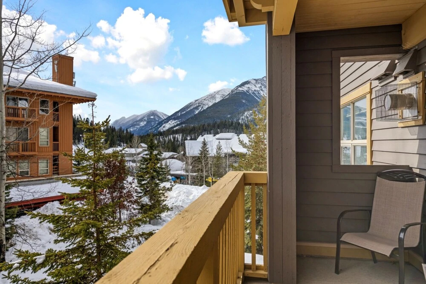 LARGE Studio | Ski In/Out | Pool & Hot Tubs | Central Upper Village Location