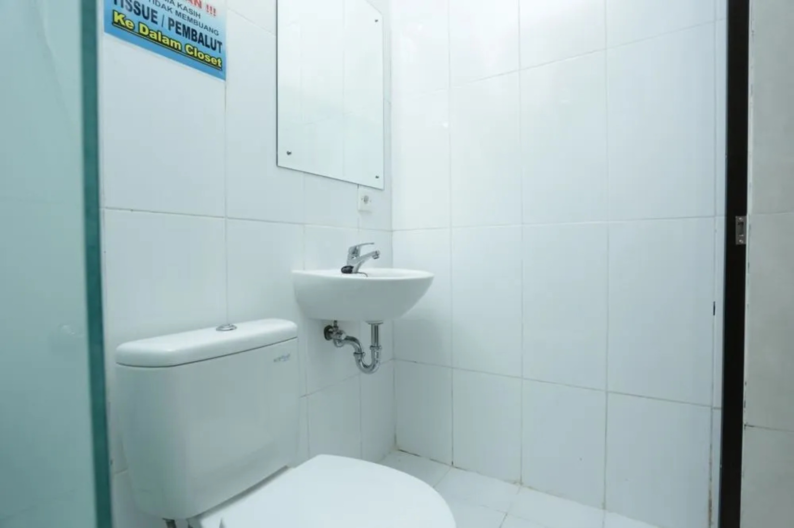 RedDoorz @ Mahendradatta Selatan