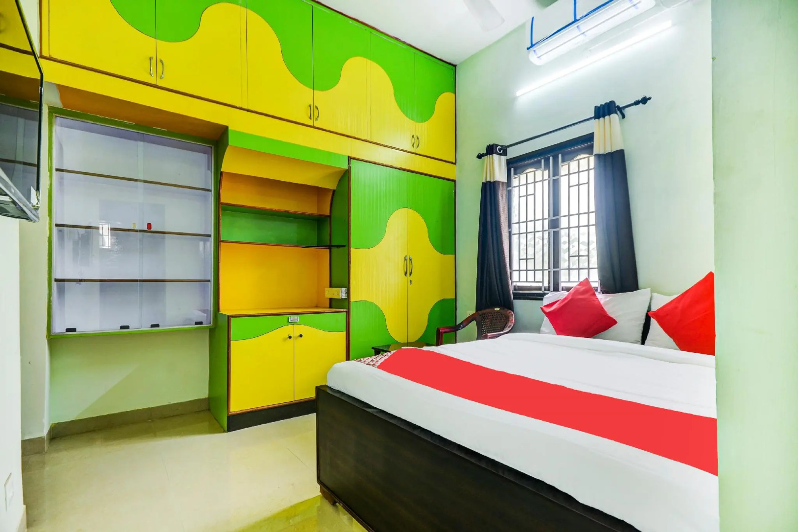 OYO Flagship 63029 Aruthraa Residency