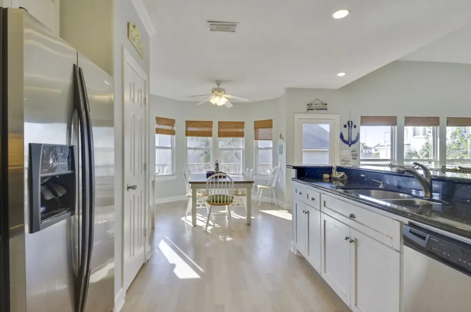 Sommervilla by RedAwning