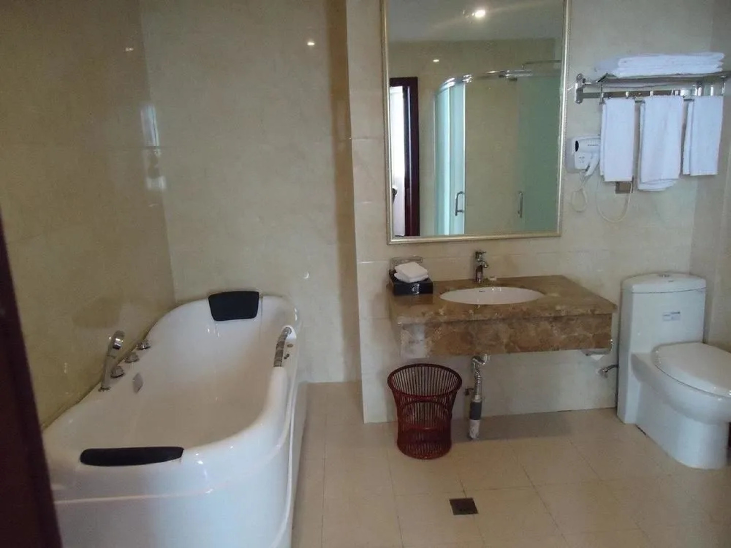 Mountain and Lake No.1 Hotel