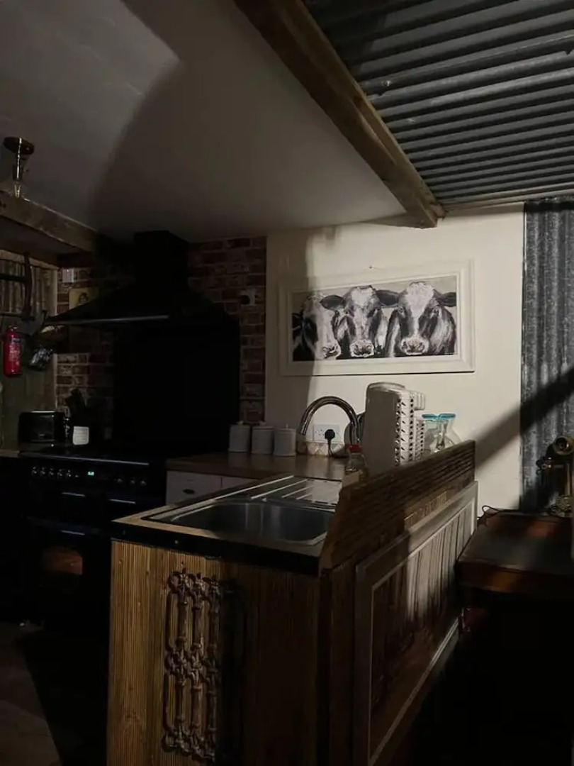 Bridie Rose - hot tub Extra Charge Exotic Animals