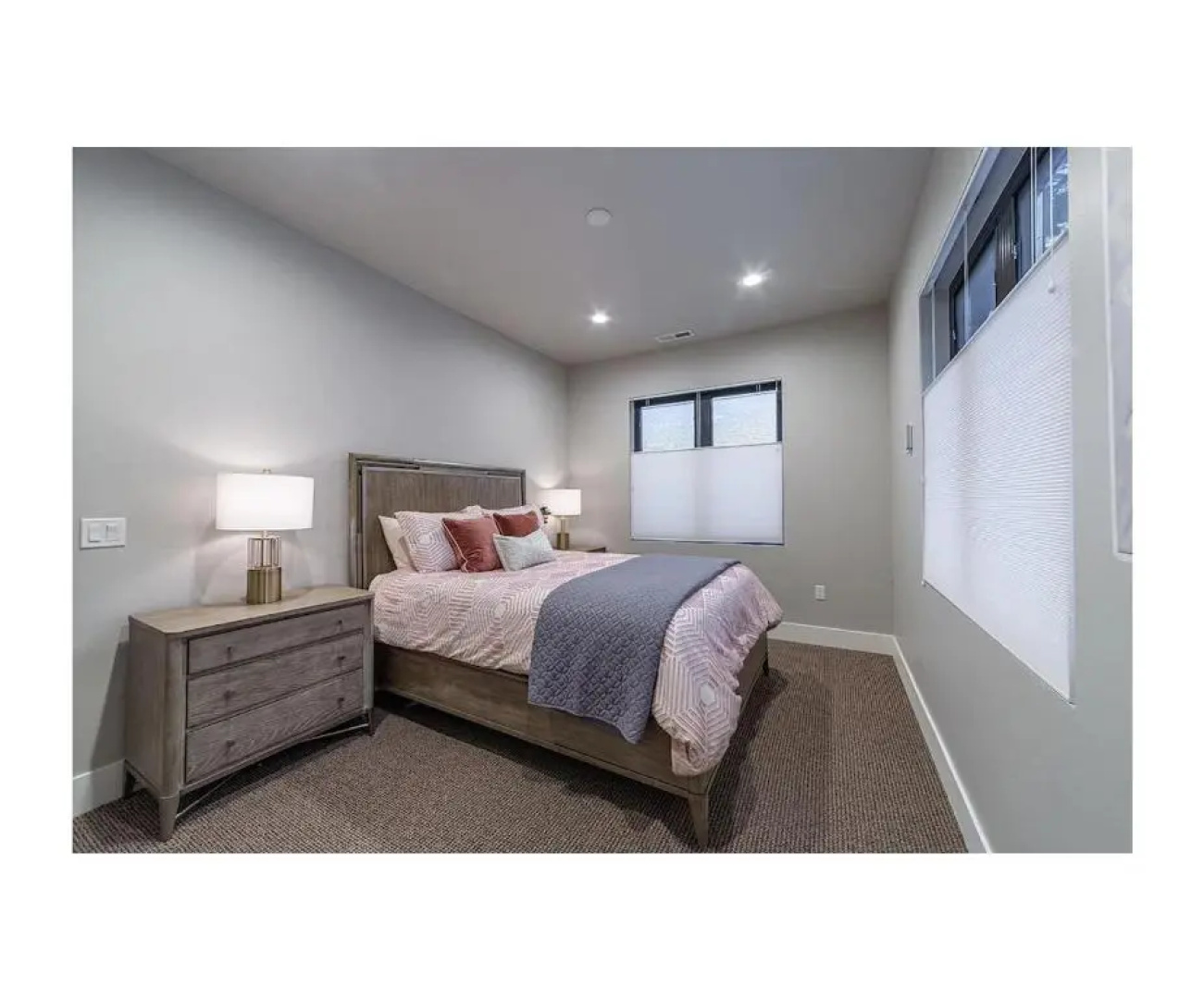 Premium 4BR/3.5B modern home near beach, skiing and downtown. Ping pong + bikes.