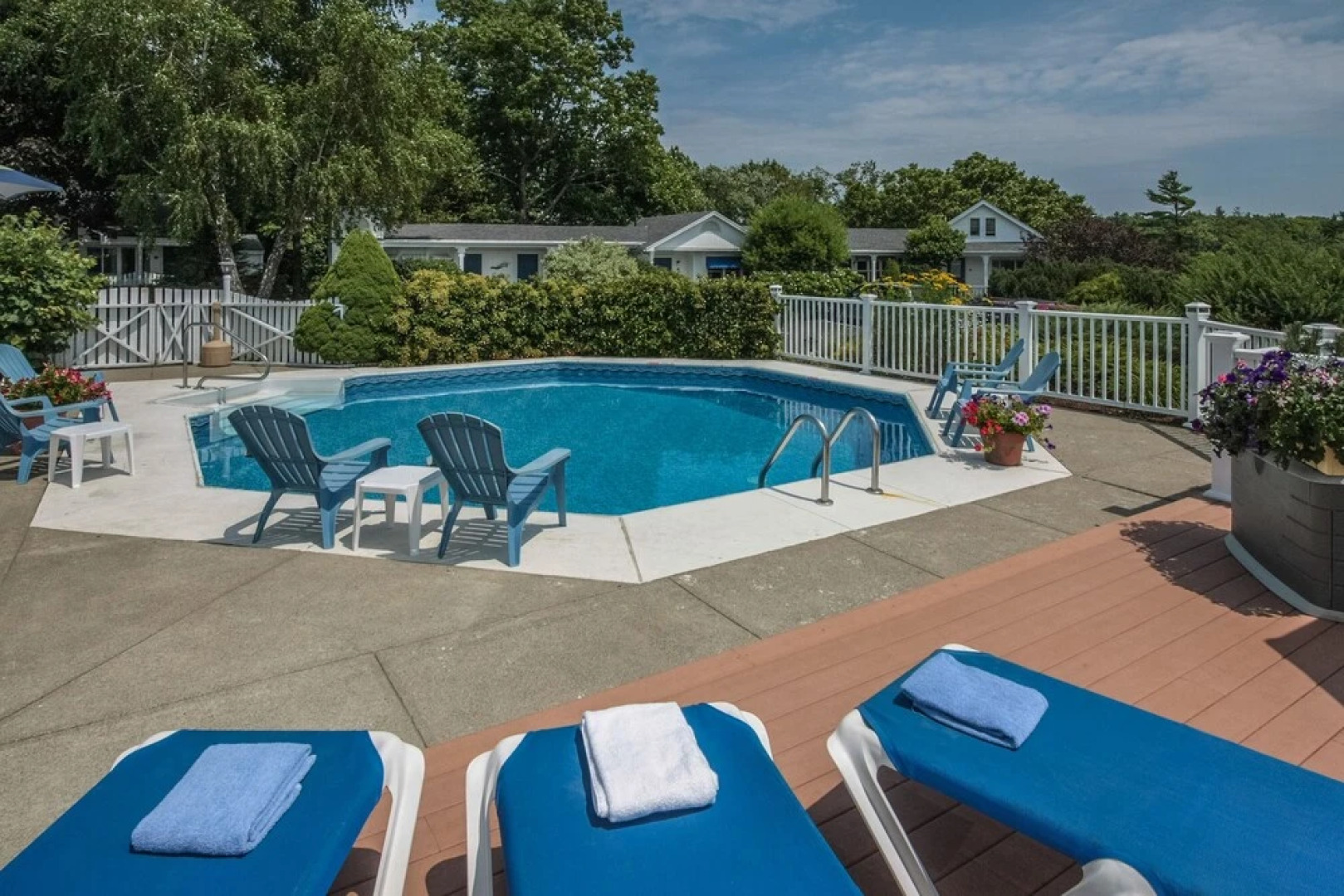 Glen Cove Inn & Suites