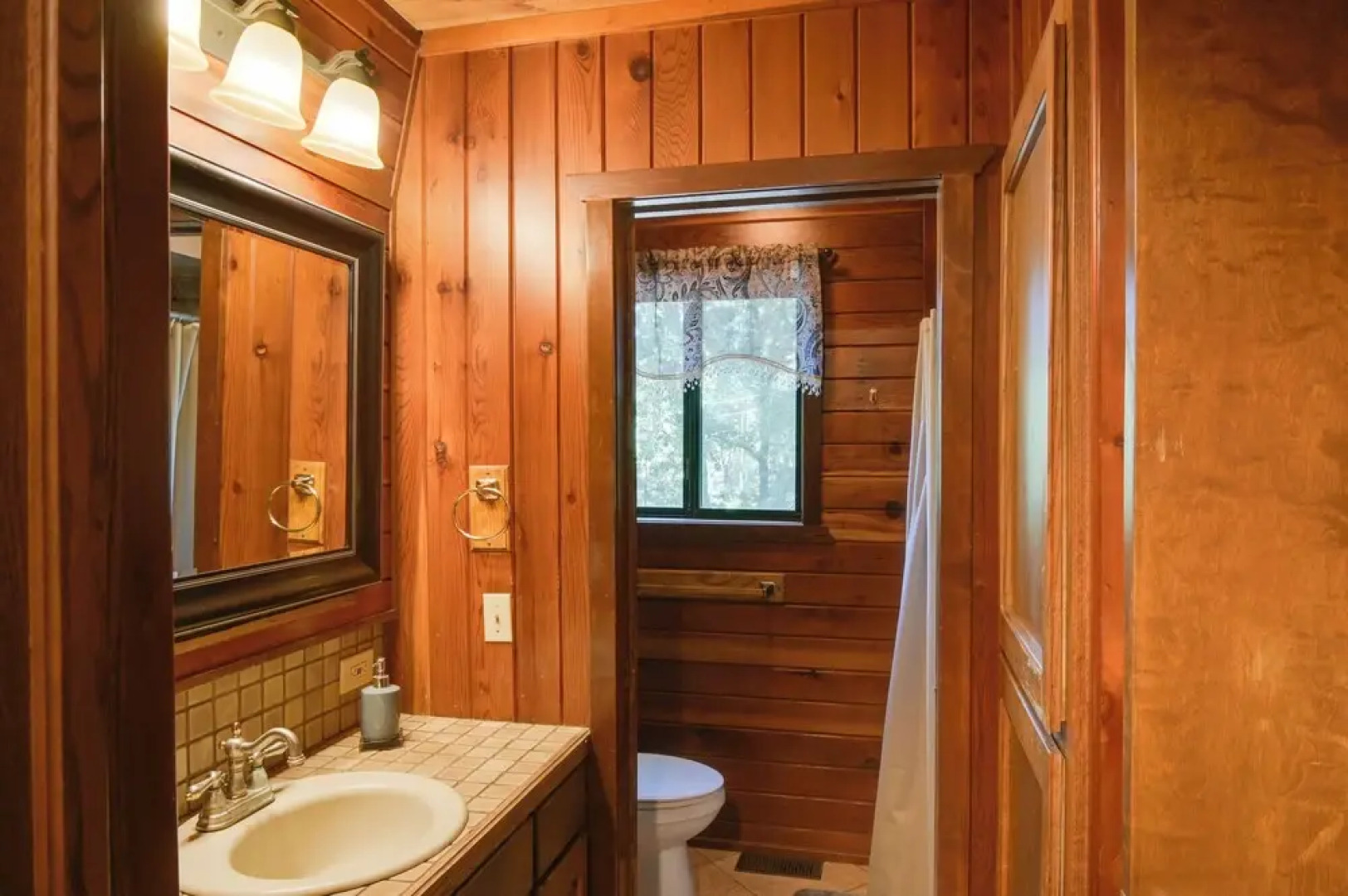 Welcoming Cole Ridge Chalet in Kelseyville!